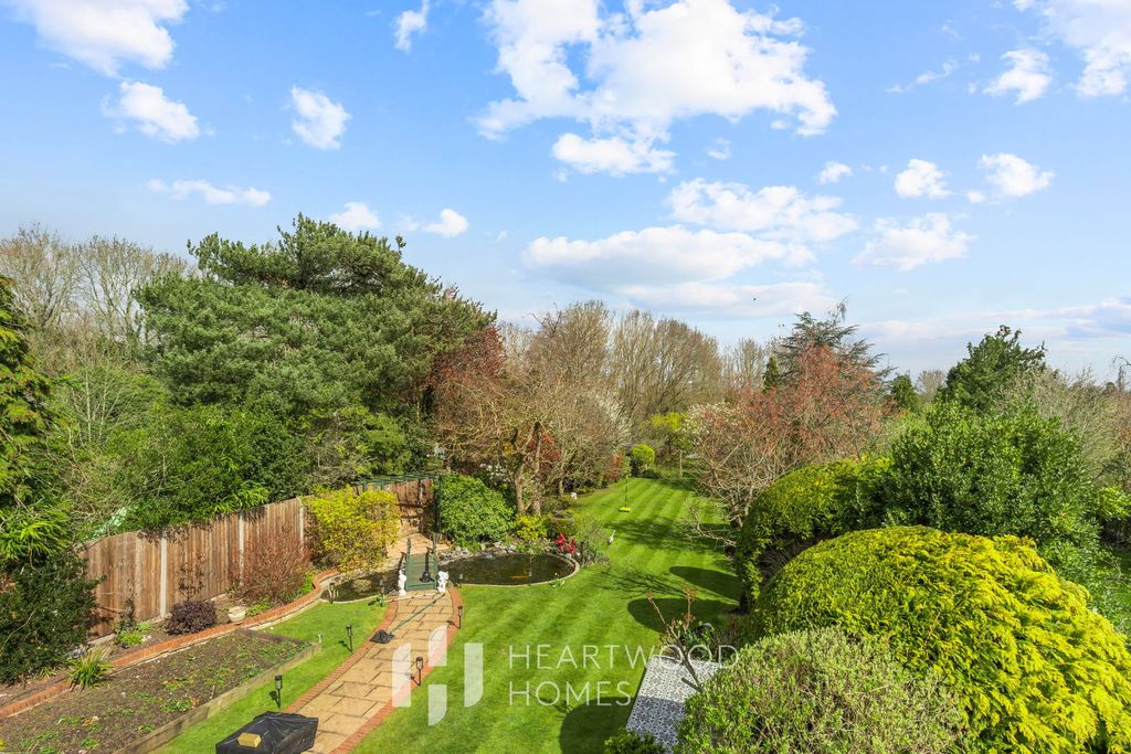 Property photo 2 of 32