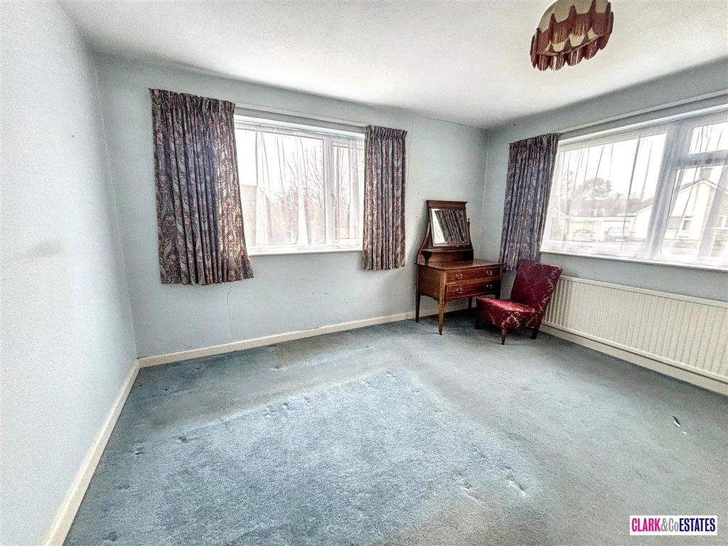 Property photo 3 of 8 Bedroom