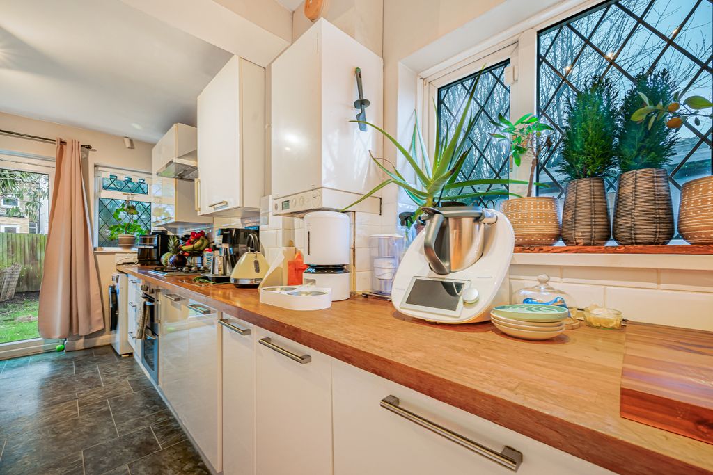 Property photo 1 of 19 Kitchen