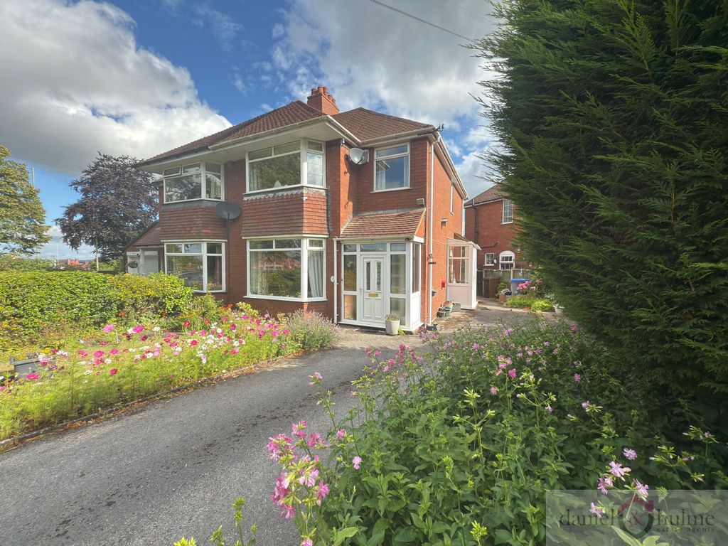 Property photo 1 of 37 c0B372F1-19F8-41B0-9135-133B251Fa5Bd