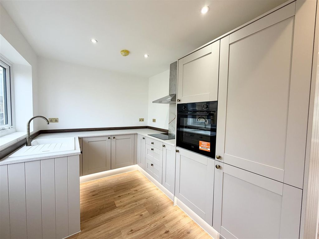 Property photo 3 of 13 Kitchen