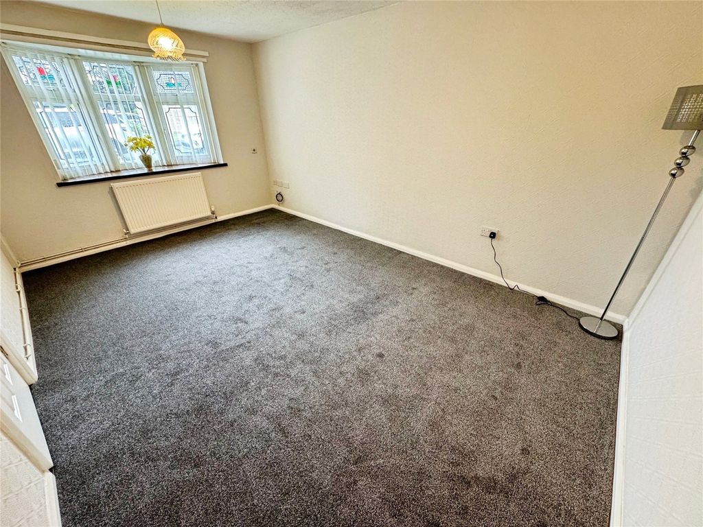 Property photo 2 of 12 Lounge