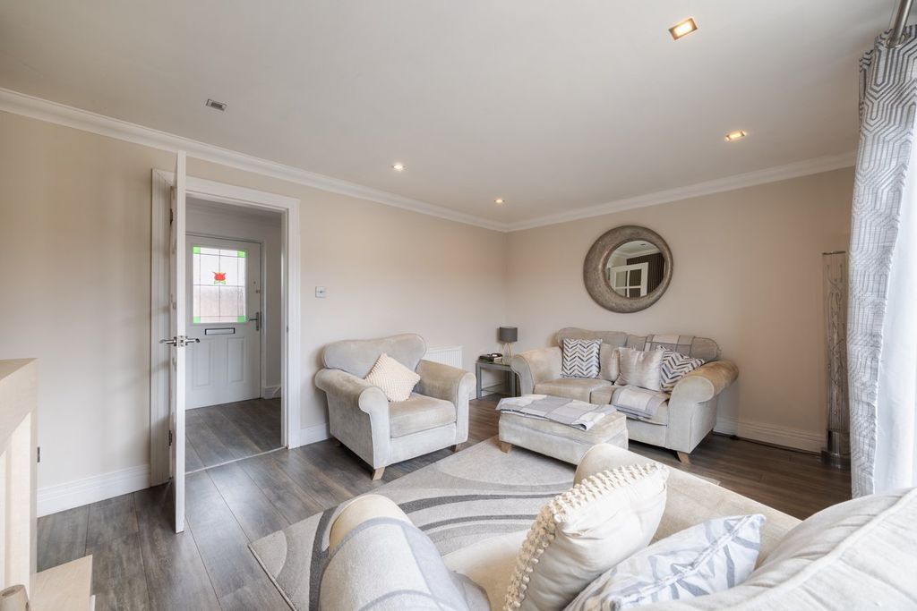 Property photo 3 of 25