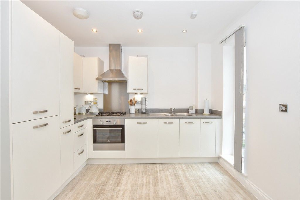Property photo 1 of 17 Kitchen