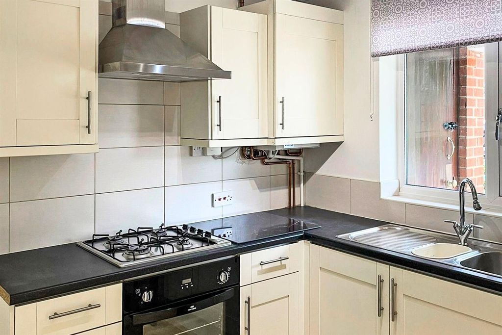 Property photo 3 of 6 Kitchen
