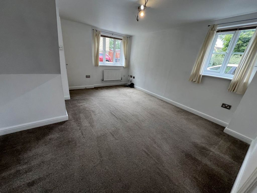 Property photo 3 of 8 Lounge