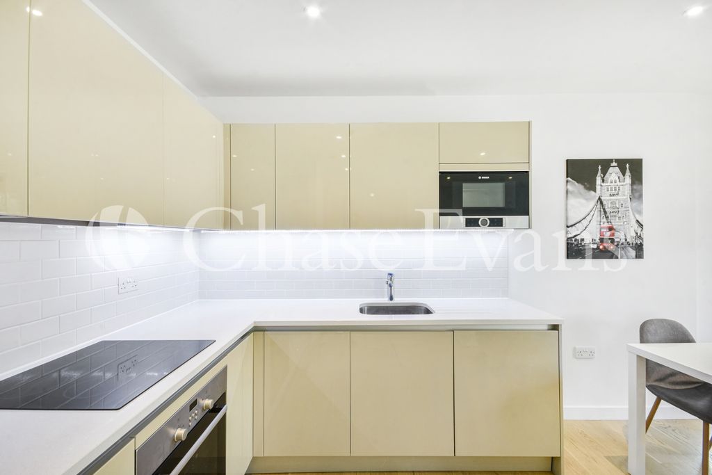 Property photo 3 of 8 Kitchen