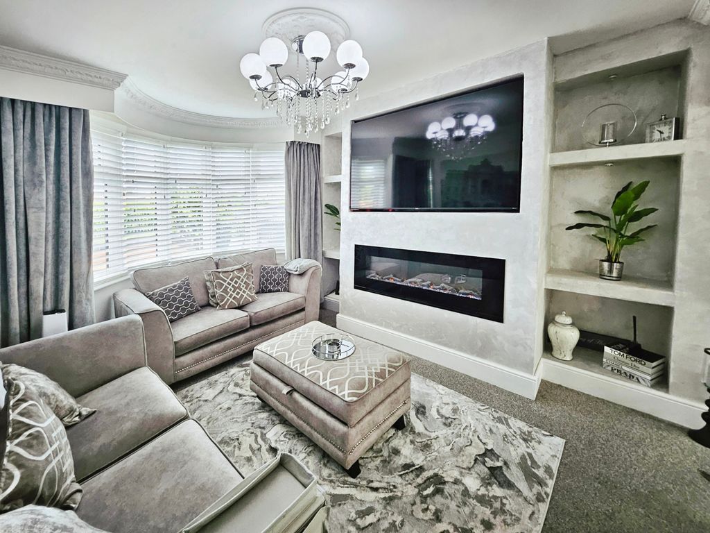 Property photo 2 of 18 Lounge