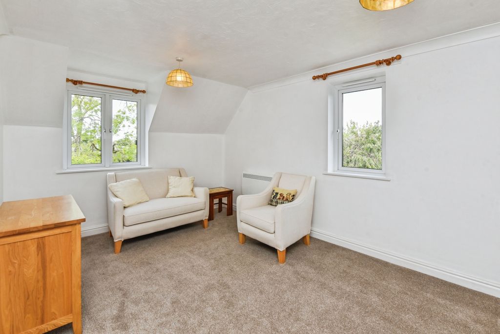 Property photo 1 of 10 Lounge