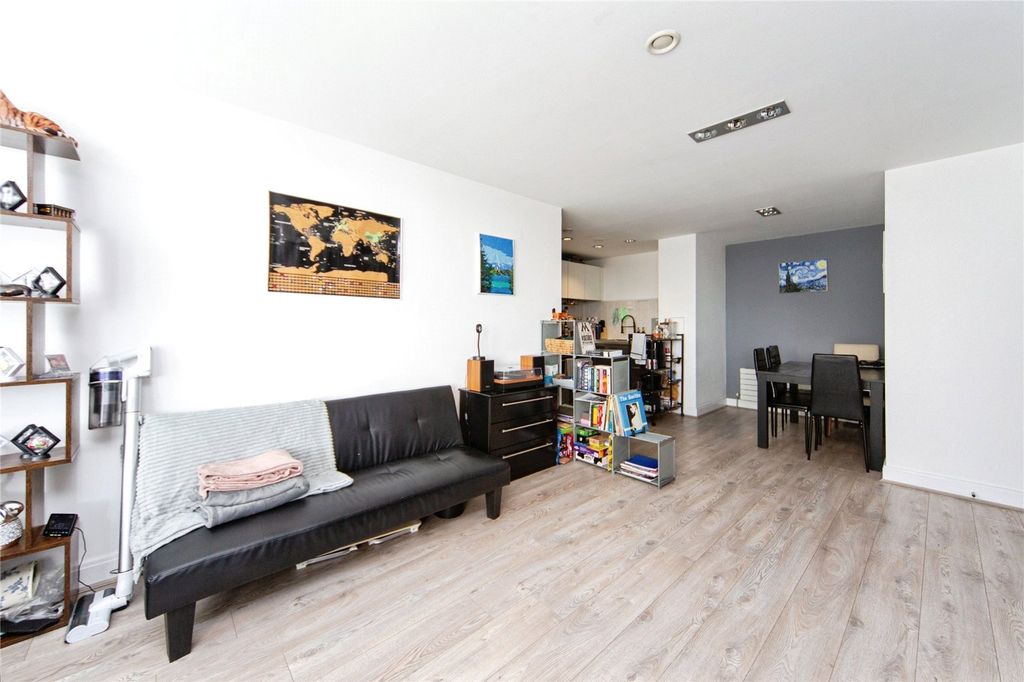 Property photo 3 of 26 Picture No. 15