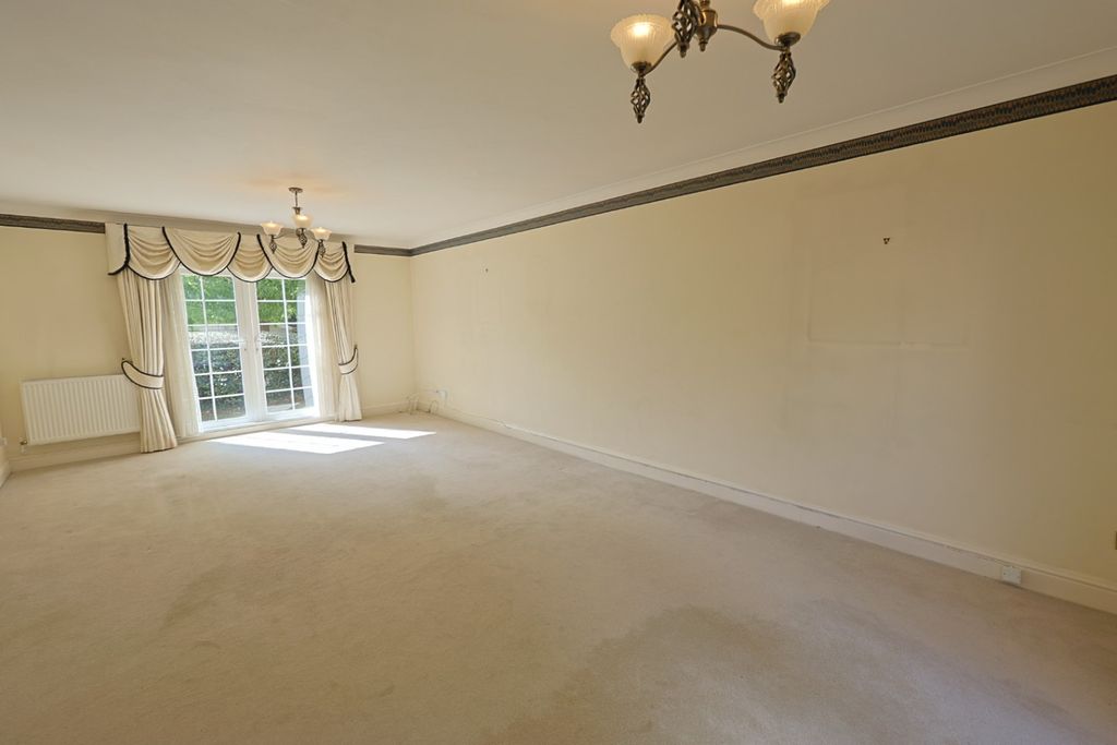 Property photo 3 of 11 4471822