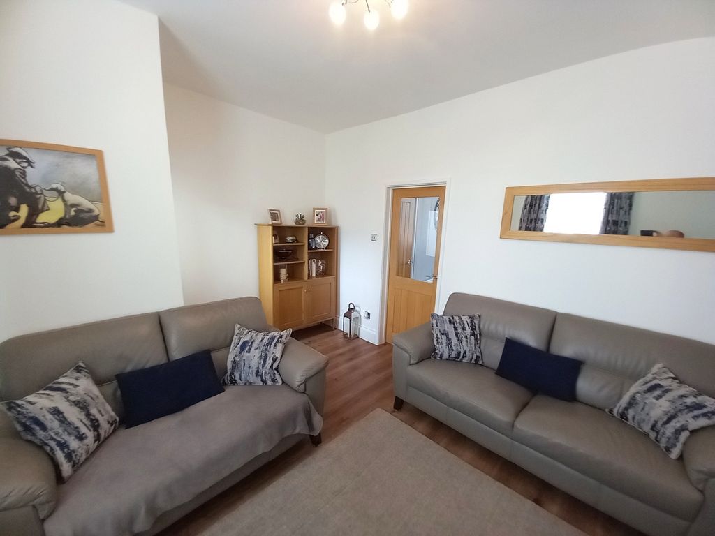 Property photo 3 of 12 Lounge