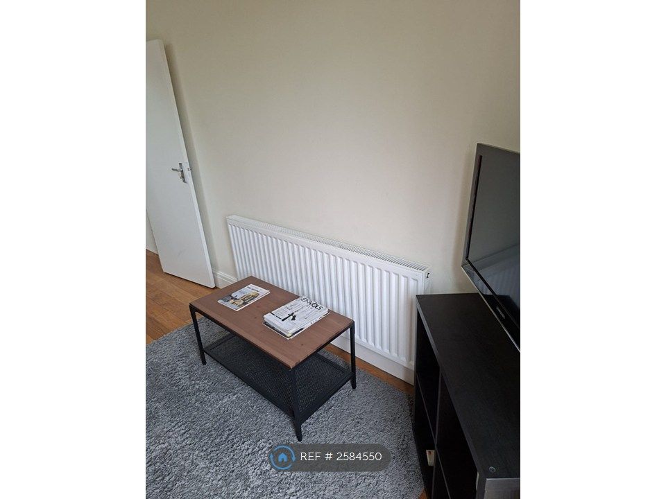 Property photo 3 of 10 Living Room Ante