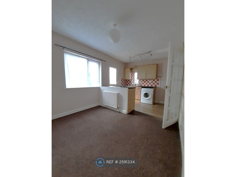 Property photo 3 of 8 Kitchen 1