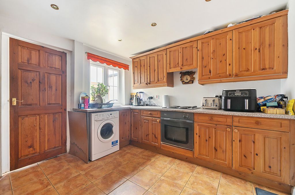 Property photo 2 of 15 1302952-9-683Ed21...