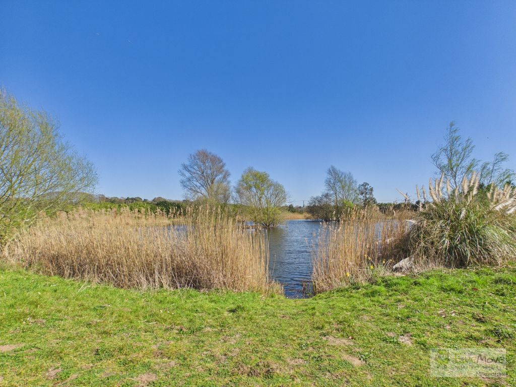 Property photo 1 of 14 Cam03603G0-Pr0067-Still001