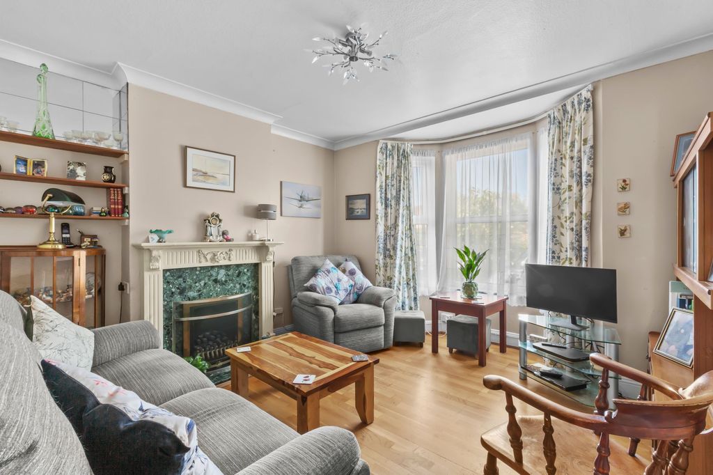 Property photo 3 of 12
