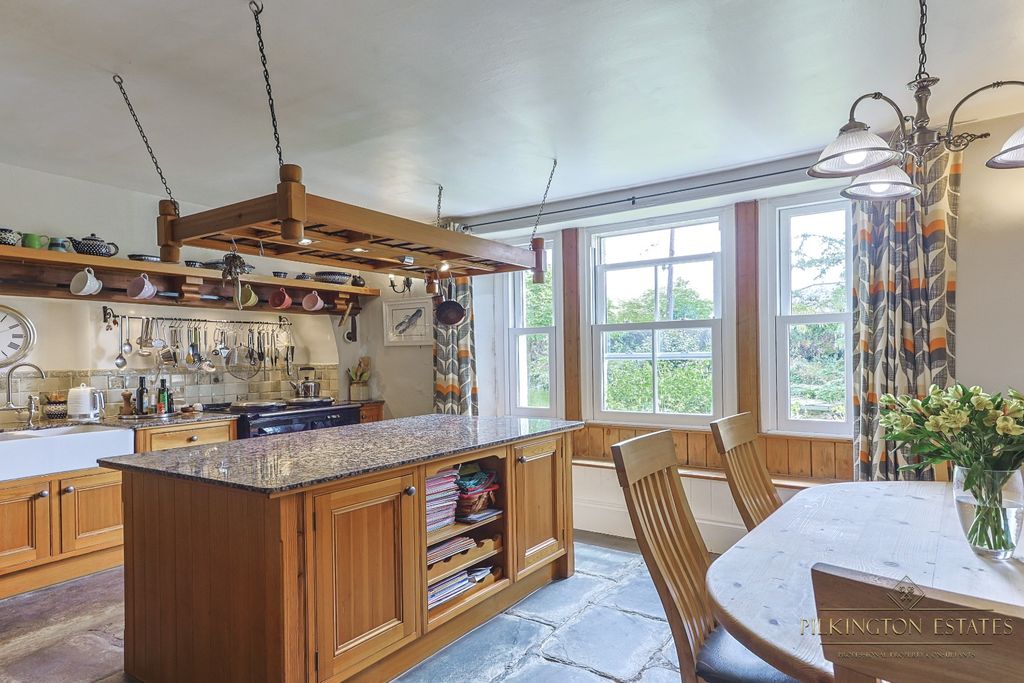 Property photo 2 of 55 4308263