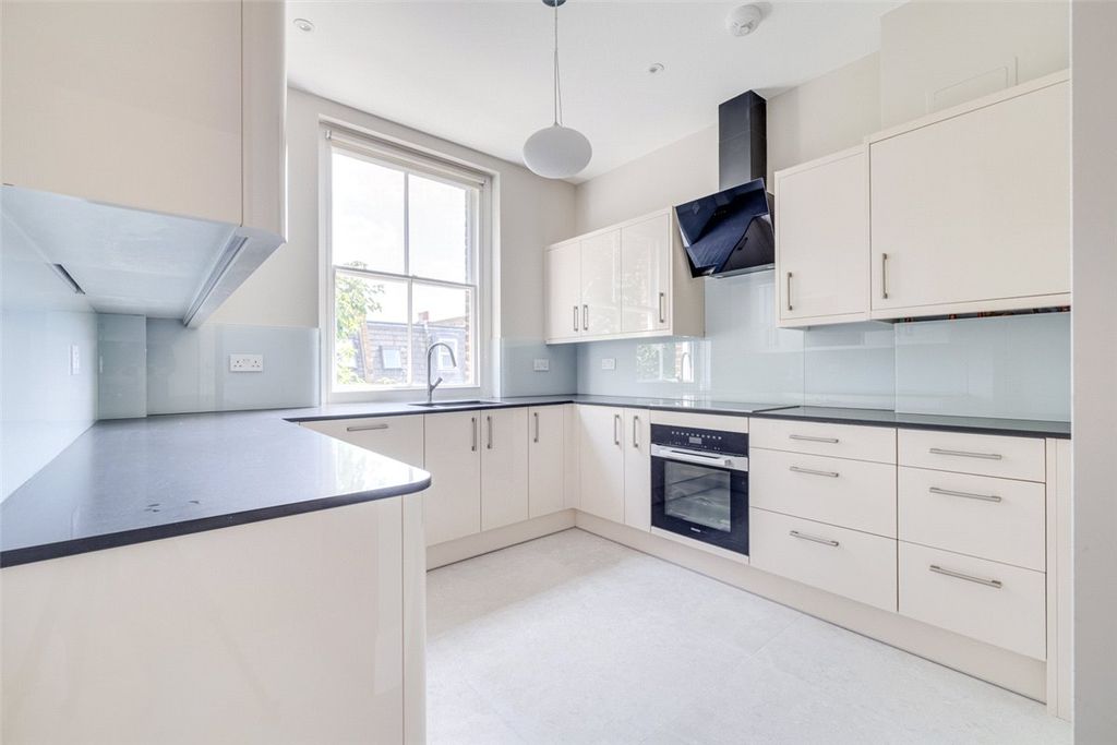 Property photo 3 of 24 Picture No. 39