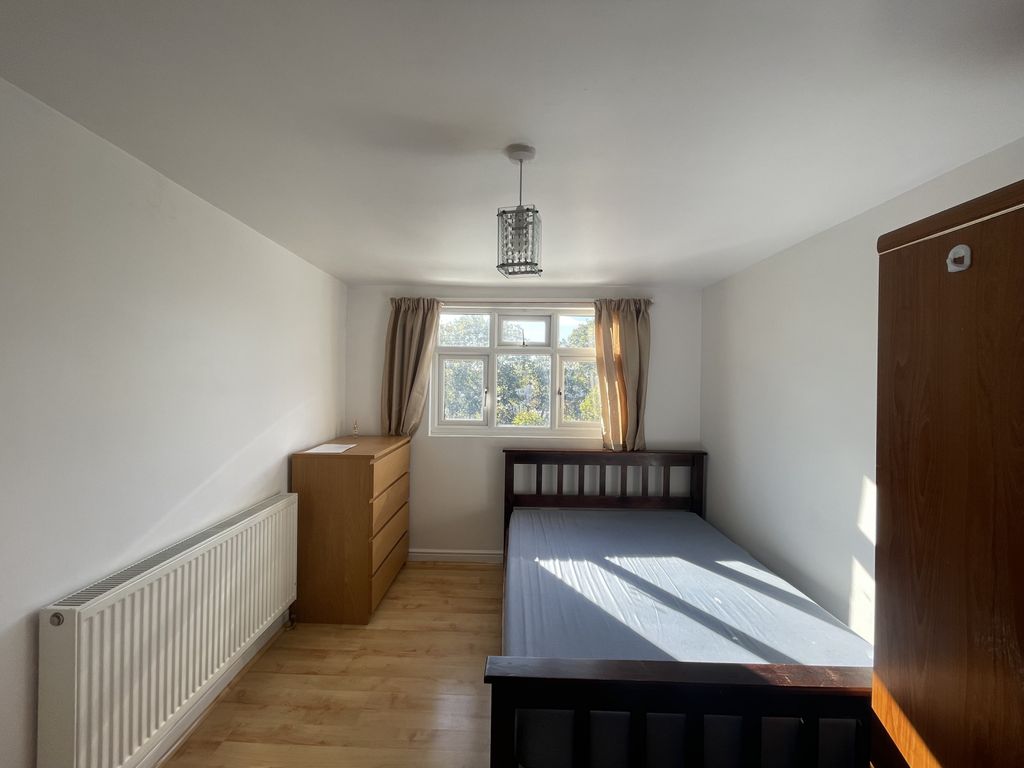 Property photo 1 of 8 Studio For Rent