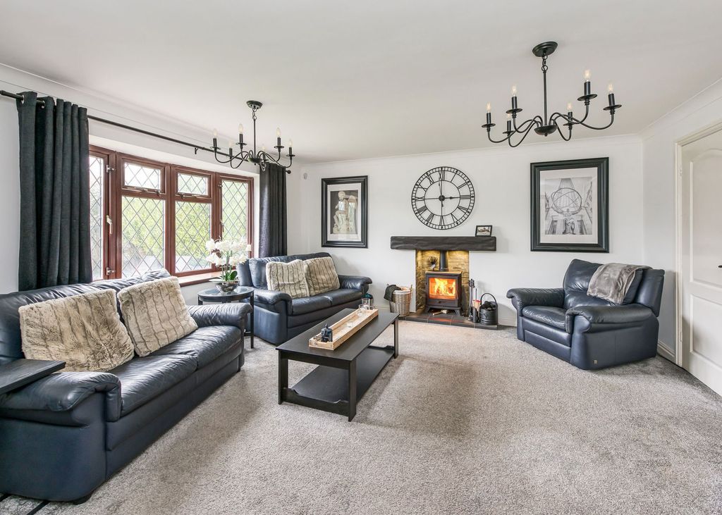 Property photo 3 of 18