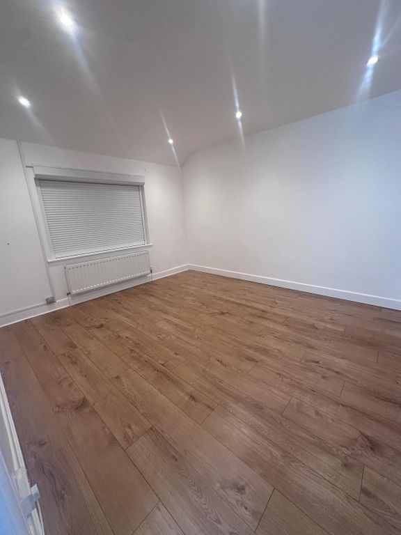 Property photo 1 of 14 4 Bed Semi-Detached House To Rent Heston Avenue, Hounslow Tw5