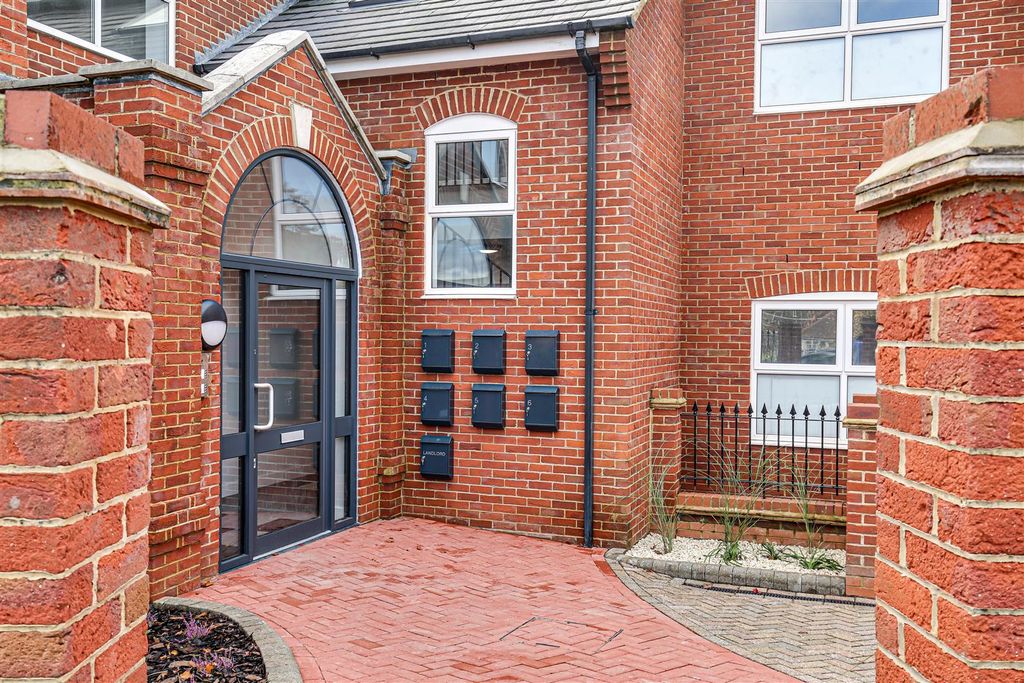 Property photo 1 of 20 21 Entrance.Jpg