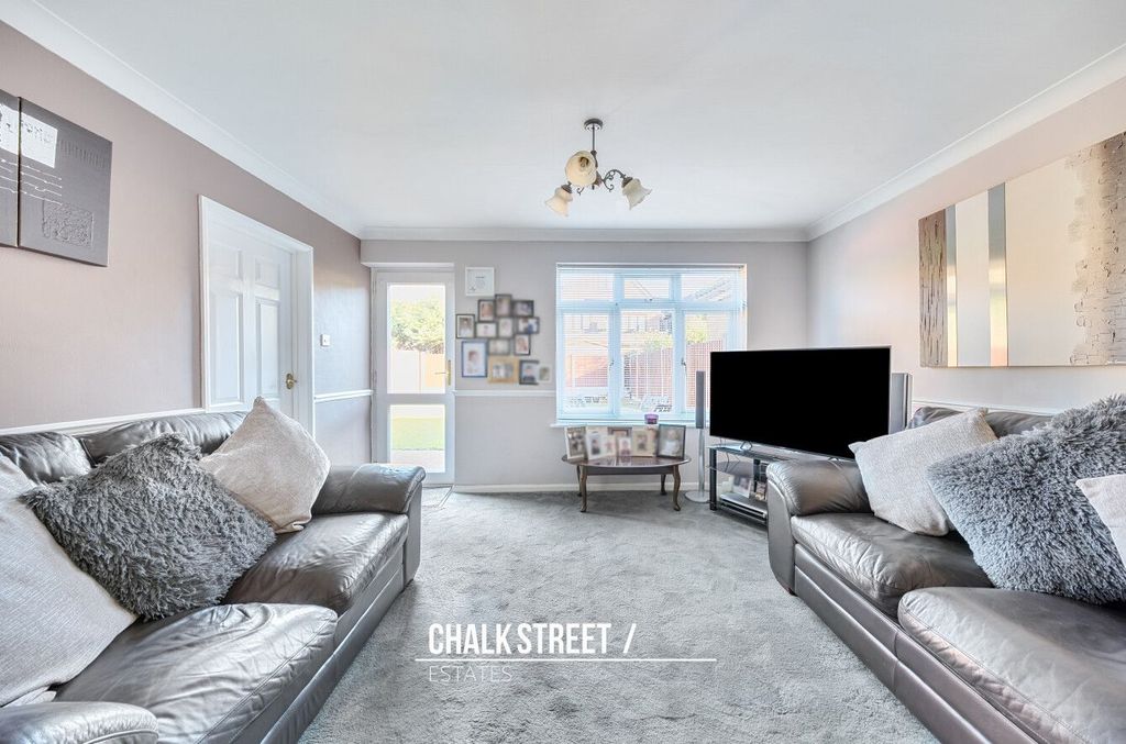 Property photo 3 of 27