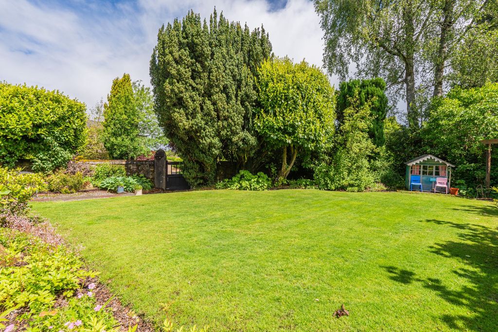 Property photo 2 of 21