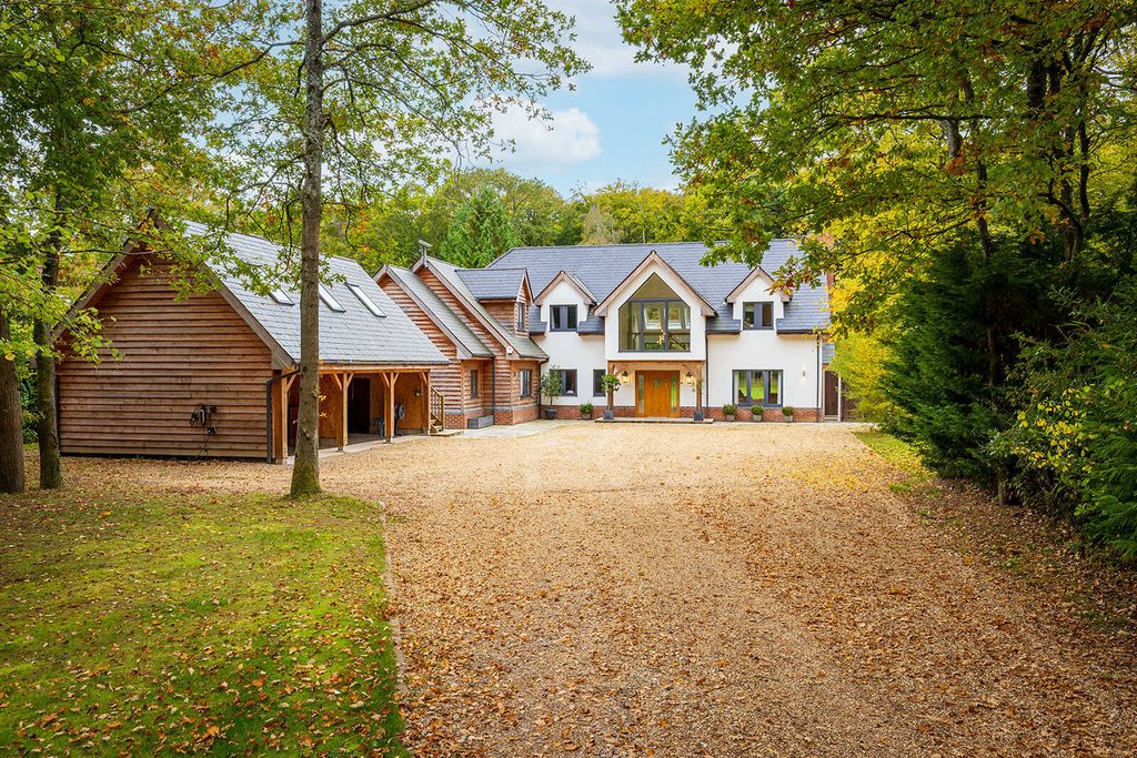 Property photo 1 of 40 House. Partnership