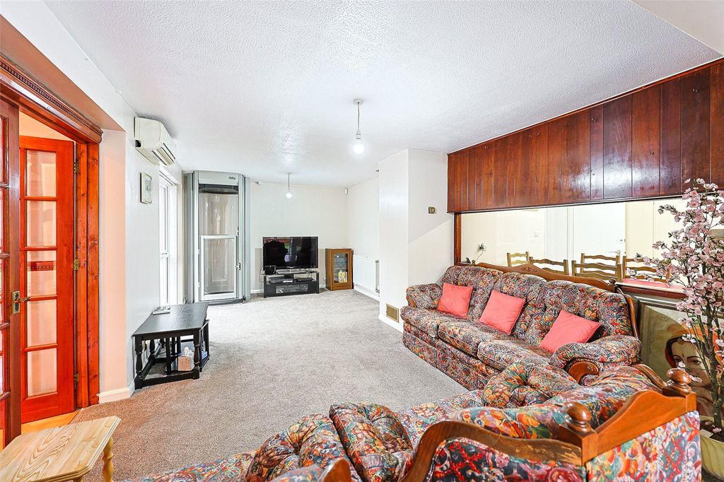 Property photo 3 of 28 Picture No. 29