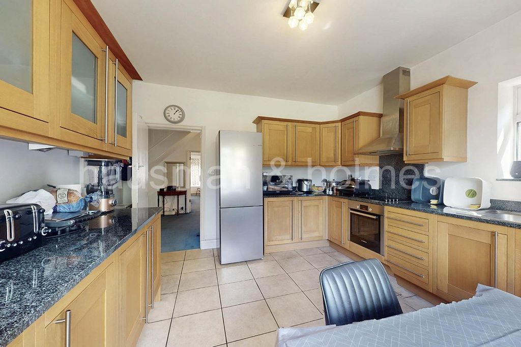 Property photo 3 of 18 W09.Jpg