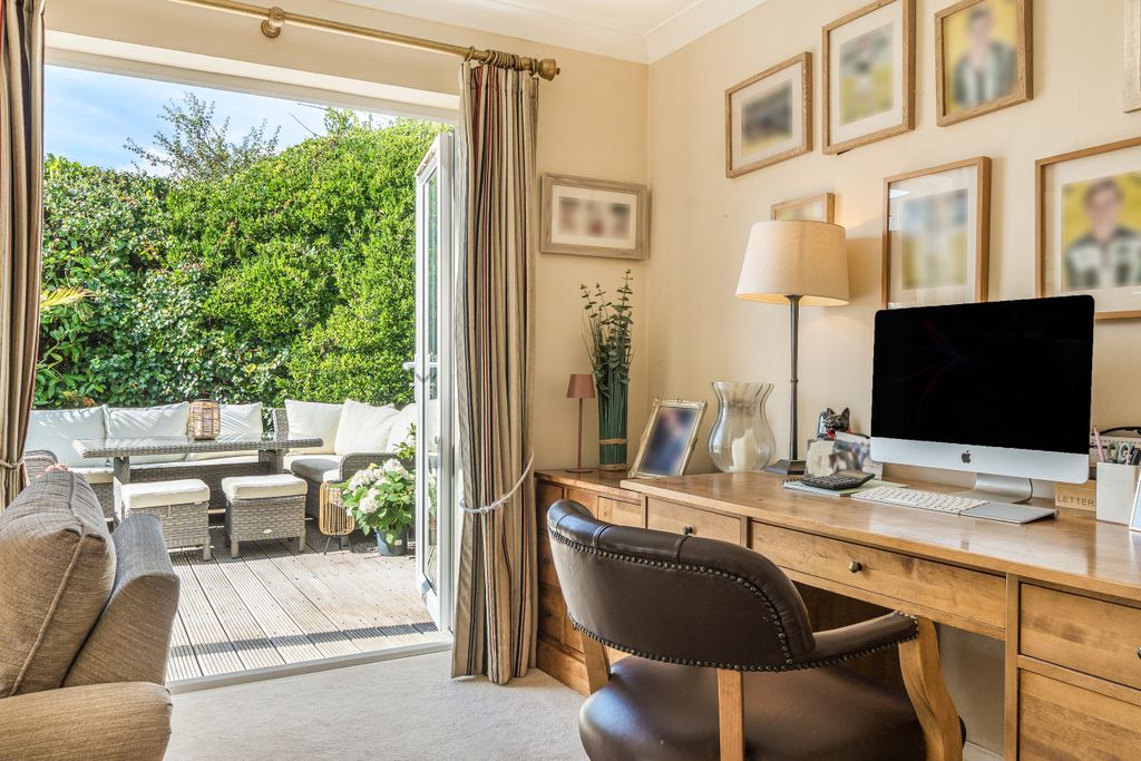 Property photo 3 of 26 1354464-14-68d3F361c0414-Arw-1