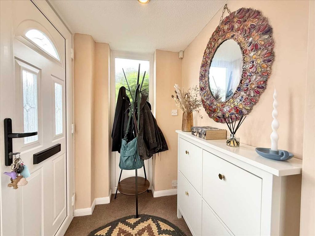 Property photo 2 of 25 Entrance Porch
