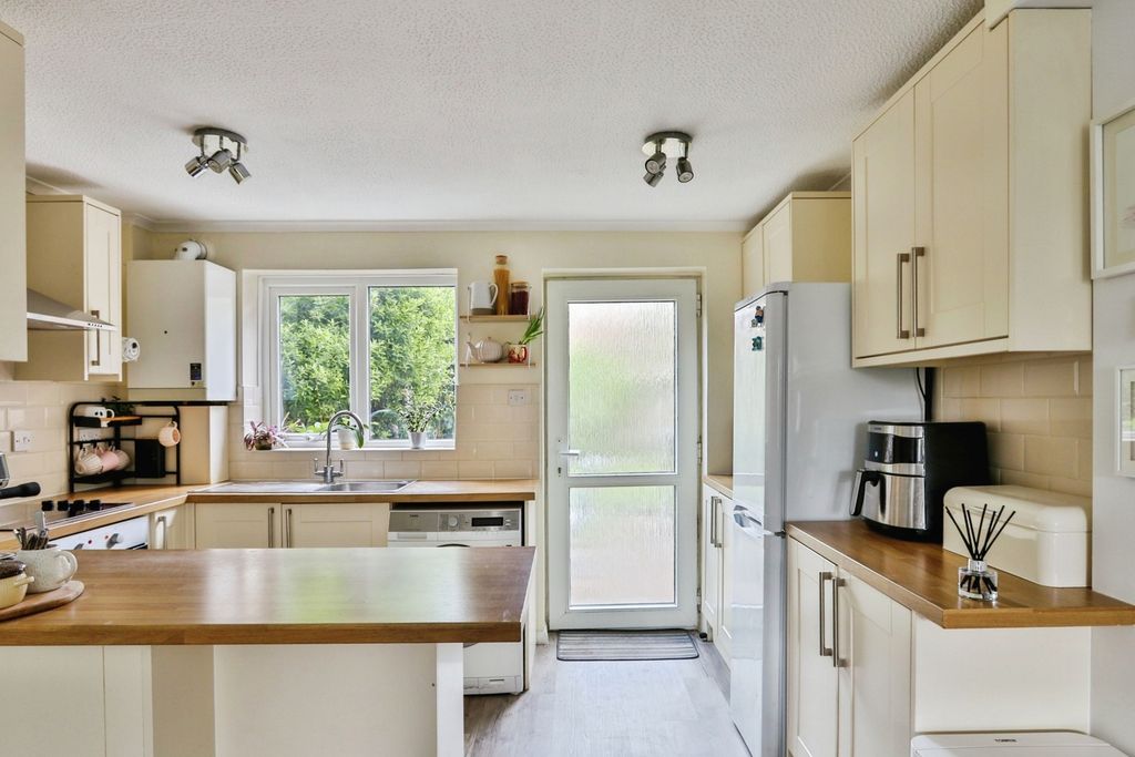 Property photo 2 of 17 Kitchen