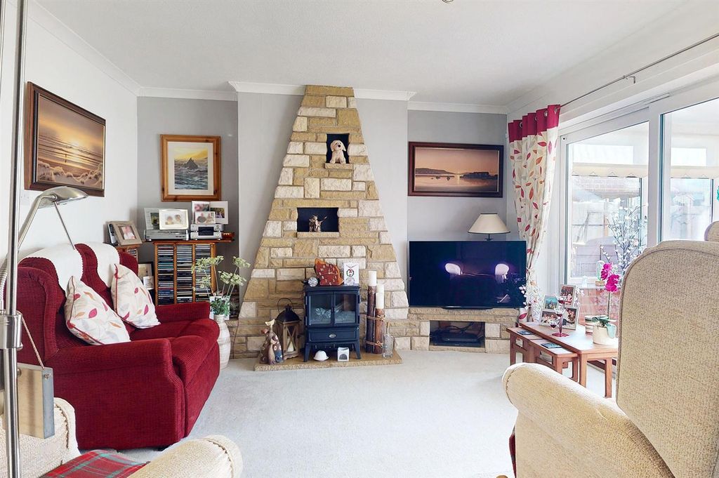 Property photo 2 of 18 4-Danbury-Close-11302024_121803.Jpg
