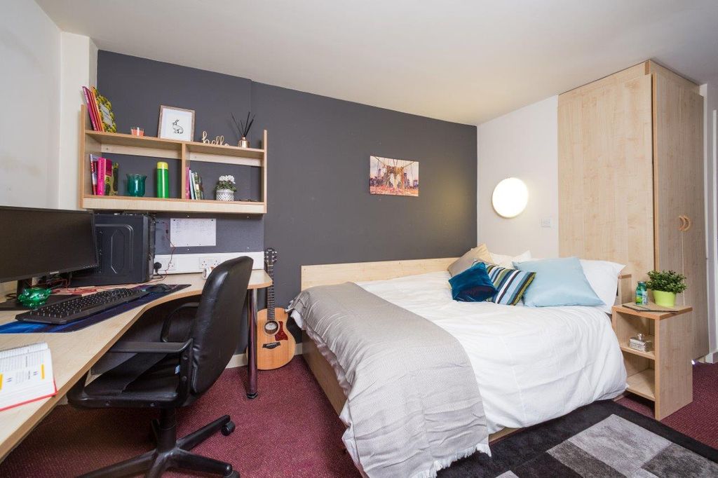 Property photo 1 of 5