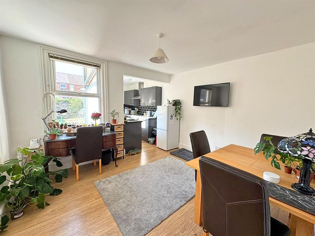 Property photo 2 of 11 Dining Room