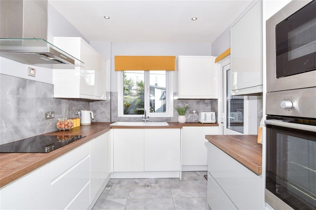 Property photo 3 of 21 Kitchen