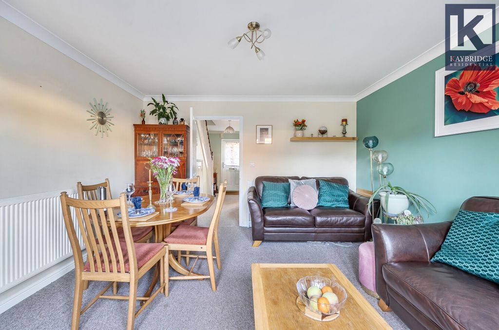 Property photo 2 of 17 Hemmings Mead, Epsom