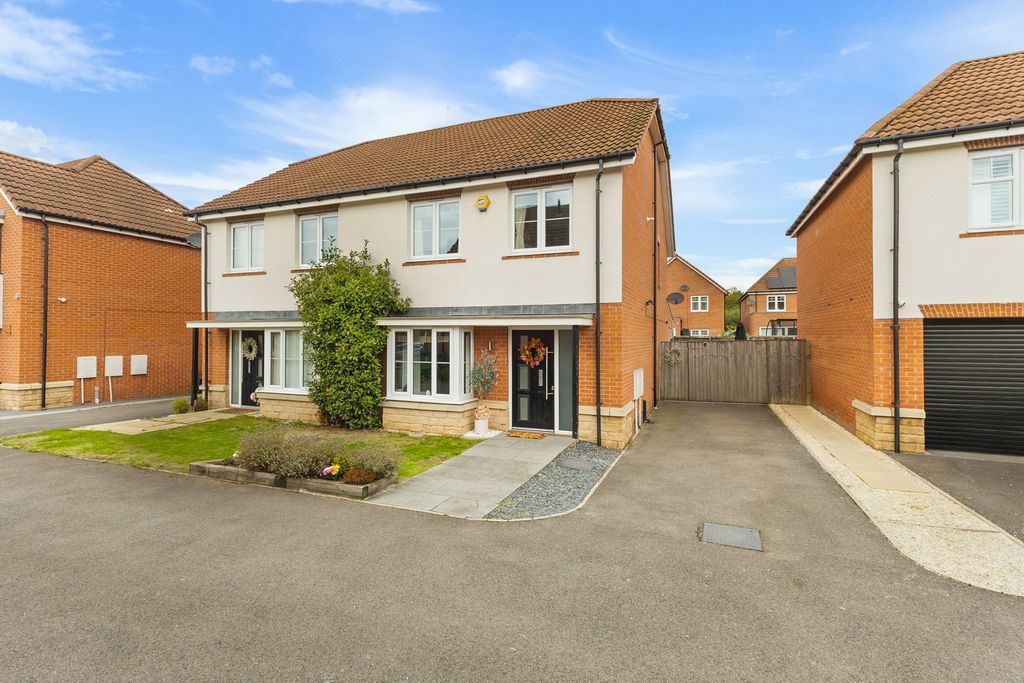 Property photo 1 of 27