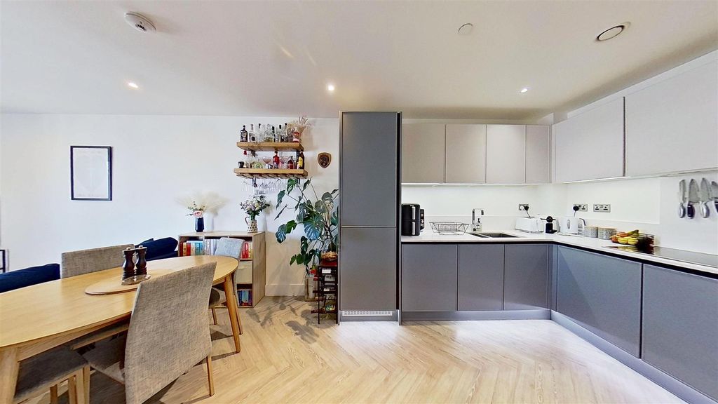 Property photo 2 of 18 Jacquard-Appartments-Wandsworth-Sw18-05272026_1839