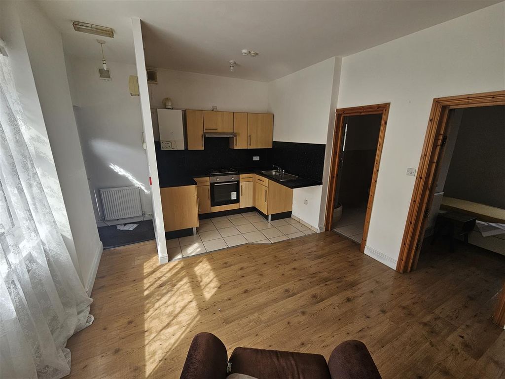 Property photo 3 of 7 Kitchen