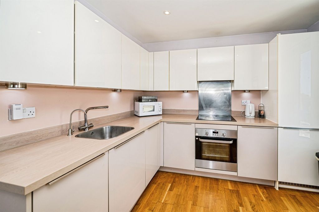 Property photo 3 of 17