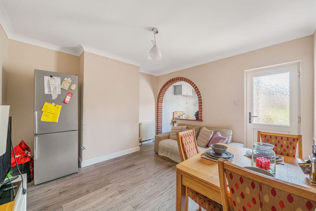 Property photo 2 of 16 990462 (2)