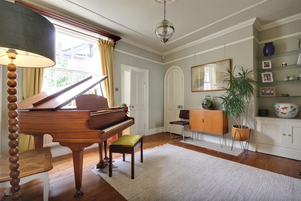 Property photo 3 of 28 Liviing Room Rear