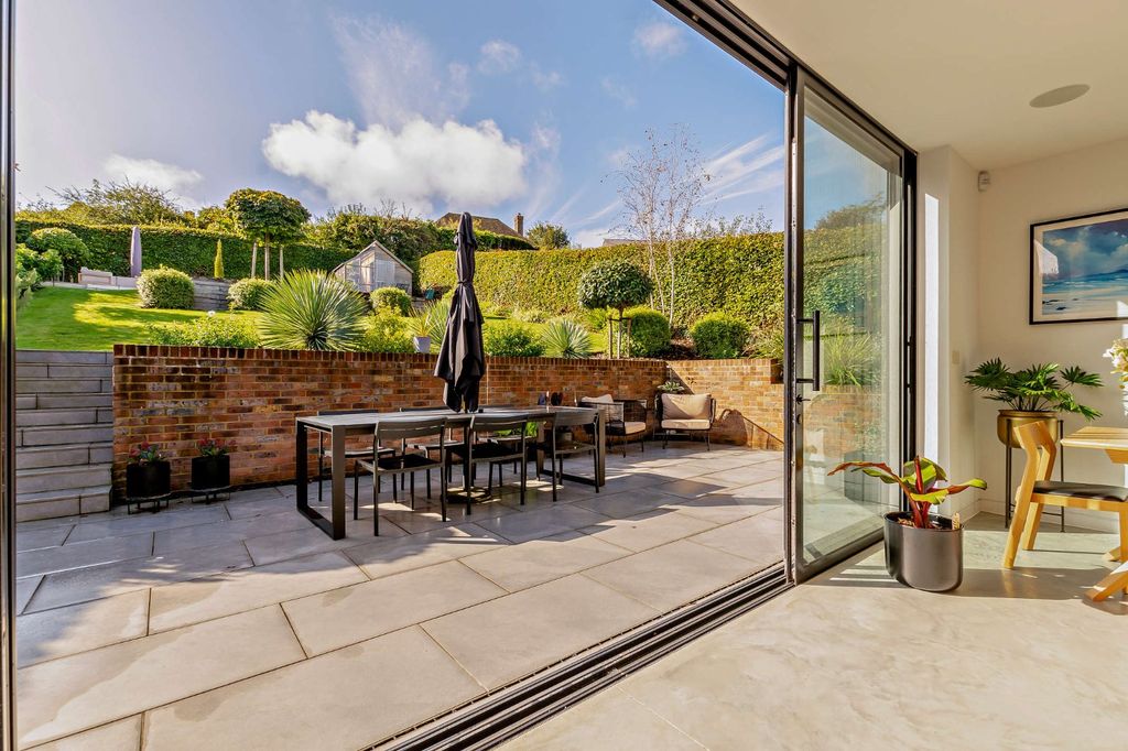 Property photo 2 of 29 Terrace