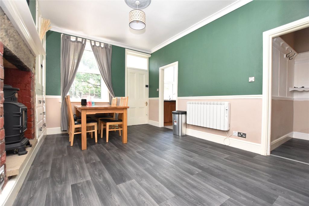 Property photo 2 of 22 Picture No. 21