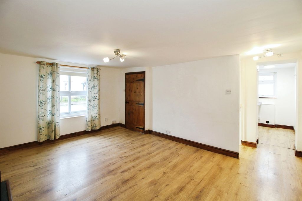 Property photo 2 of 12 Image