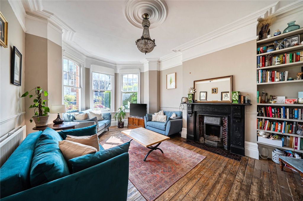 Property photo 2 of 19 Picture No. 16